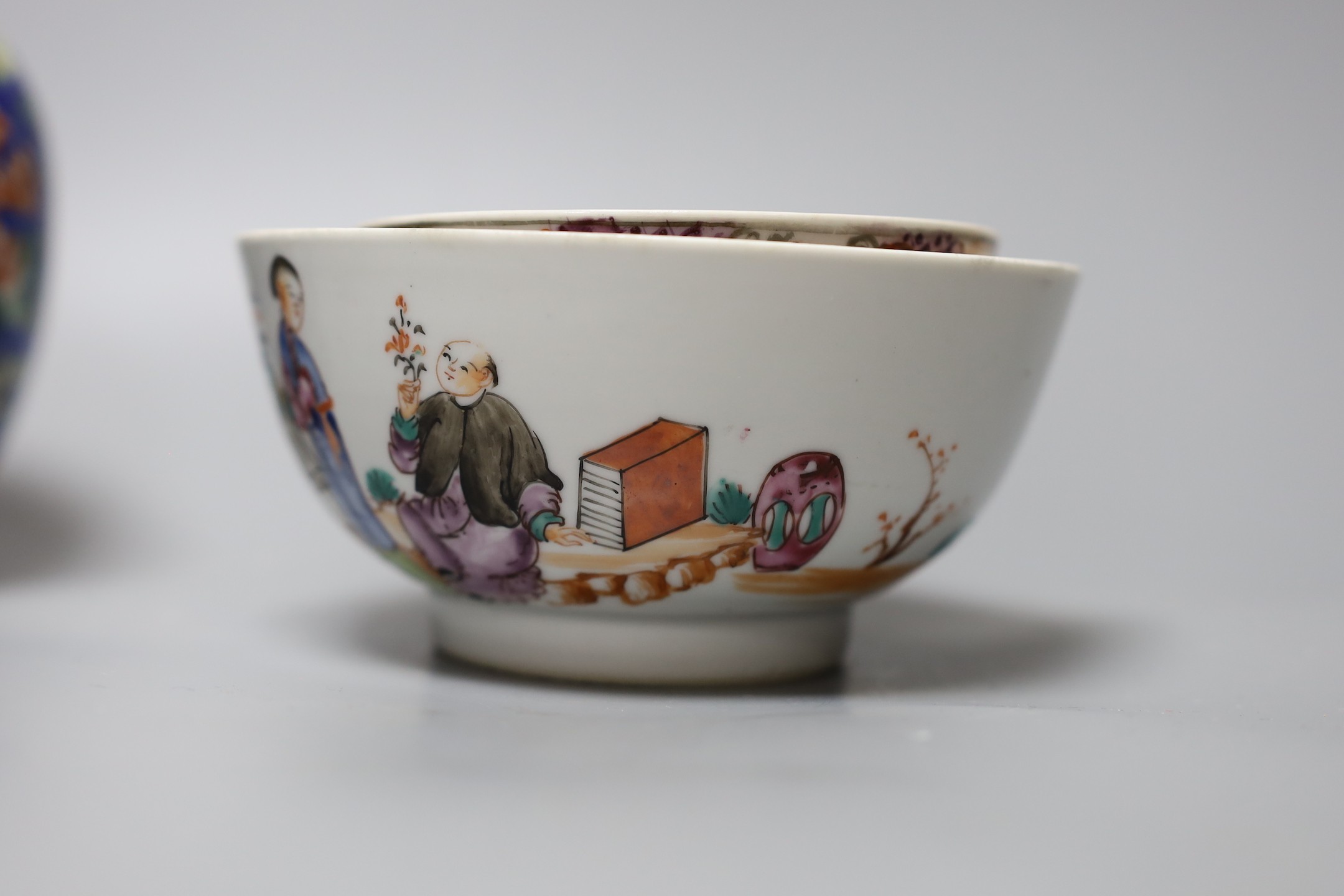 A Chinese ginger jar and cover, two tea bowls and a miniature teapot, tallest 16cm